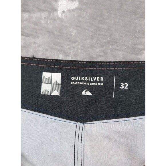 Quiksilver Men's 32 10" inseam Dry Flight Board Shorts Floral, Parrot, Tropical - Picture 4 of 7